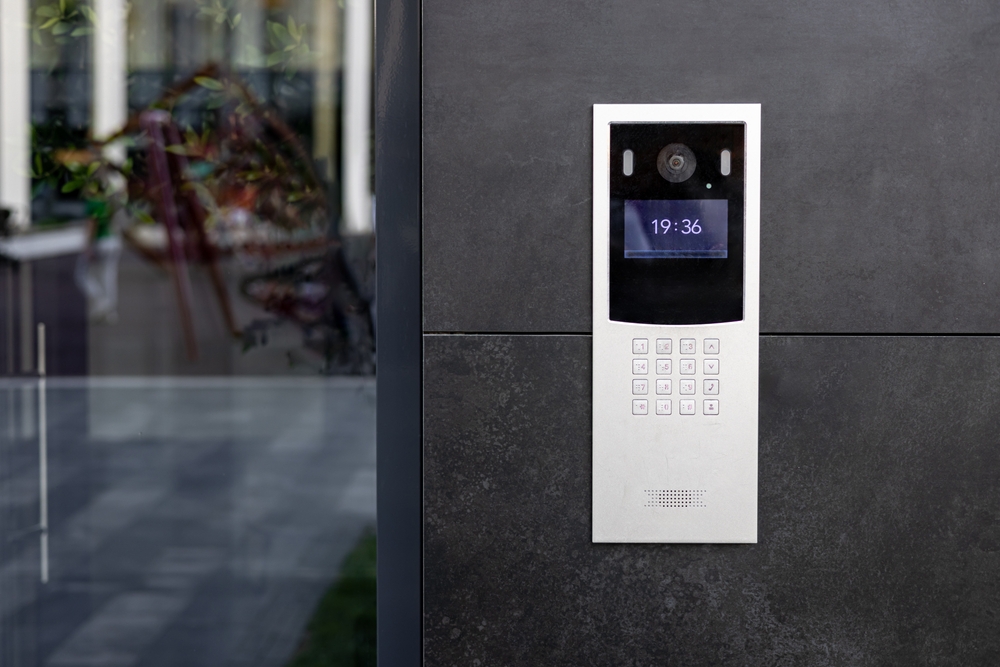 Entrance,Doorbell,In,A,Multi-apartment,Building,,With,A,Video,Surveillance